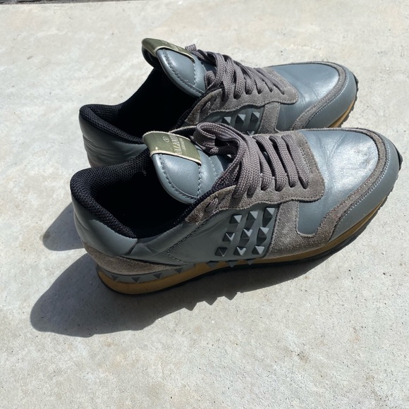 Valentino - Picture 2 of 7